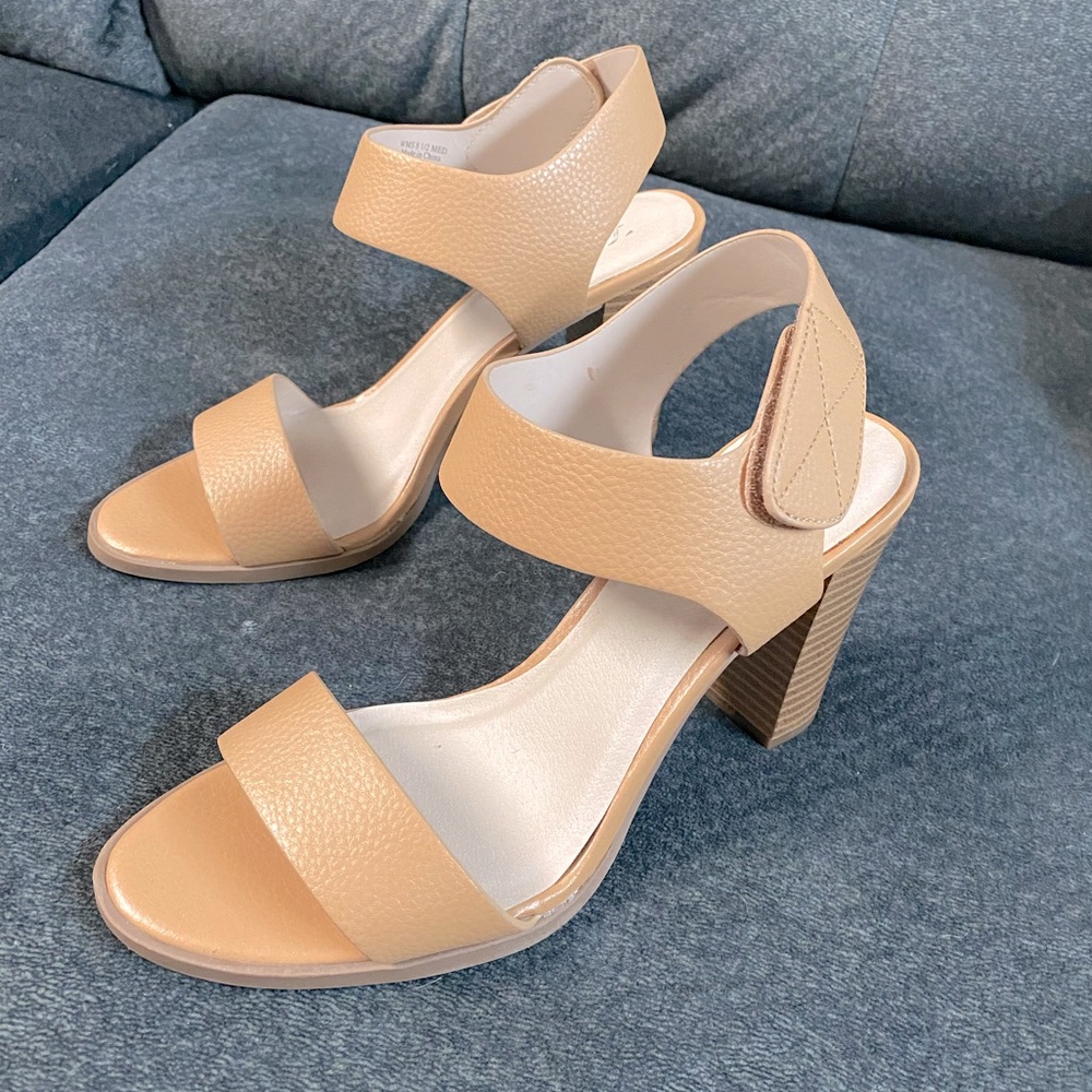 Simply Vera Vera Wang Heels/Sandals Size 8.5